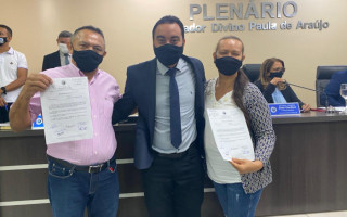Norberto Nunes trabalha há 32 anos como garçom e Glauciedi Morais, há 21 anos como garçonete. 