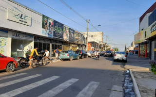 Fila em posto de combustível no Bairro São João, nesta quinta-feira, 9