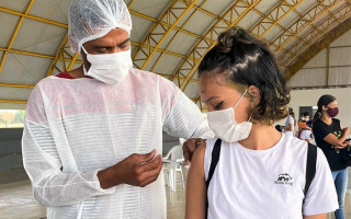 Para a imunização, o adolescente precisa estar acompanhado por um responsável.