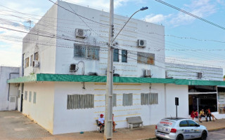 O município também vai adquirir novos equipamentos hospitalares, mobiliários e equipamentos de informática.