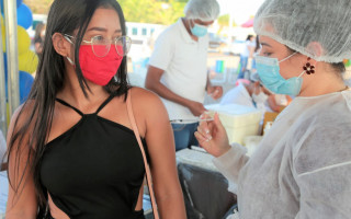 Vacinação de jovens contra a covid-19 em Araguaína.