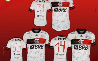 Já estão abertos os lances para as três camisas em uma plataforma on-line.