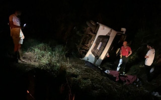 Ônibus tombou na BR-010, entre Silvanópolis e Santa Rosa do Tocantins.