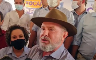 Governador Mauro Carlesse durante solenidade de assinatura de convênio de obras em Gurupi. 