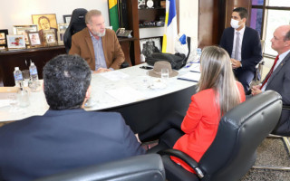 Carlesse e representantes do Sindepol se reúnem para tratar do novo Plano de Cargos, Carreiras e Salários da categoria.