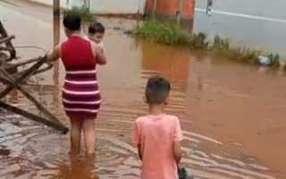 Moradores ficaram ilhados no Setor Martins Jorge, em Araguaína.