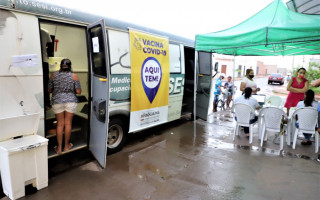 Veículo leva vacina aos bairros de Araguaína 