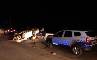 Carro capota na ponte Anjo Gabriel em Araguaína. 