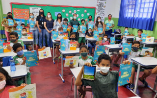 A Escola Pouso Alegre foi a primeira na cidade a receber as cartilhas.