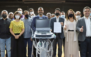 Entrega de monitores de ultrassom. 