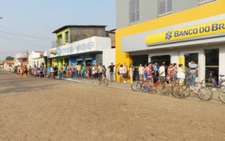 Clientes aguardando atendimento.