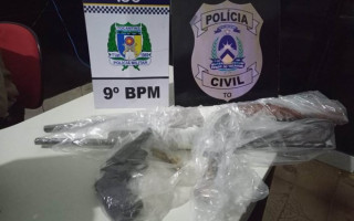 Armas encontradas na embarcação dos criminosos. 