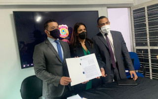 Cerimônia de entrega do terreno. 