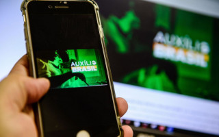 Em novembro, o valor médio do Auxílio Brasil foi R$ 224,41.