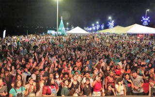 Com seis horas de duração, o Araguaína Para Cristo contou com uma programação de orações e louvores da música gospel local e nacional na Via Lago