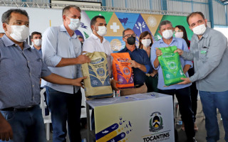 Cada um dos 139 municípios tocantinenses recebeu em média 2,2 toneladas e já assinaram o termo para o recebimento dos insumos