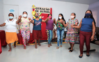 Entrega do certificado, realizada na última sexta-feira, 10, no Centro de Geração de Renda, teve danças típicas para agradecimento aos técnicos da Secretaria da Assistência Social