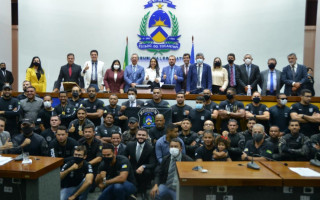 Os policiais contemplados na matéria lotaram a galeria da Casa.