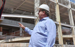 Mauro Carlesse em visita a obras do Hospital Geral de Gurupi (HGG)