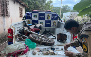 Objetos apreendidos pela polícia.