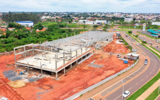 O terreno onde está sendo construído o Centro de Convenções tem mais de 24 mil m², uma área equivalente a mais de três campos de futebol