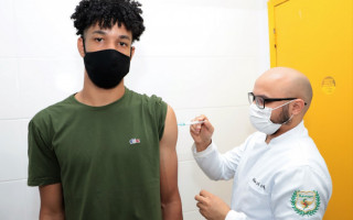 Saúde tem mais de 10 mil doses disponíveis no estoque para a população em geral