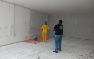 A reforma foi dividida em duas etapas, sendo a pintura do prédio e a revitalização da calçada