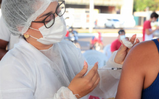 Ao todo, em média 500 a 800 doses de vacina contra a covid são aplicadas por dia