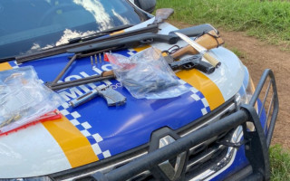 Armas e material recuperado pela PM.