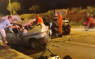 Acidente envolvendo três veículos aconteceu na Avenida Teotônio Segurado, em Palmas.