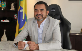 Wanderlei Barbosa já entregou mais de 900 títulos de propriedade a moradores que há anos esperavam por essa regularização