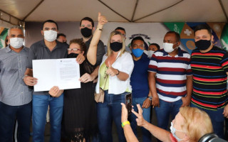 Wanderlei Barbosa entregou, neste domingo, 30, 570 títulos urbanos definitivos de propriedade para moradores da Quadra Arso 131