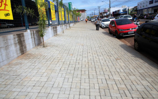 Mais de 40 estabelecimentos comerciais já receberam as novas calçadas.