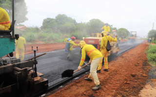 Apesar das chuvas, as obras da Via Norte continuam sendo executadas.