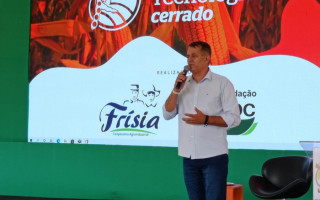 Secretário Jaime Café durante evento tecnológico do setor agropecuário.