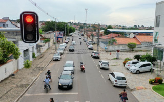 Na Avenida Tocantins, foram instalados semáforos nos cruzamentos com a Rua Ademar Vicente Ferreira e Avenida Sadoc Correia.