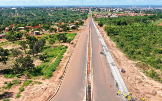 Nesta etapa as obras estão concentradas na implantação de meios-fios e calçadas com acessibilidade.