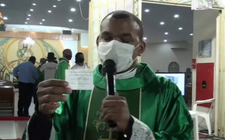 O sorteio aconteceu durante a despedida do padre Eldinei Carneiro no domingo, 6.