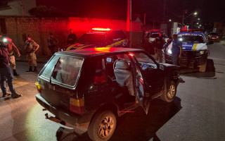 Veículo foi abandonado no cruzamento da avenida C e a rua F, no setor Couto.