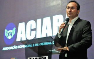 Prefeito de Araguaína esteve presente na solenidade de posse da diretoria da ACIARA.