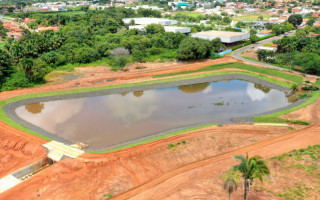 O contrato prevê a implantação de três bacias de detenção na cabeceira do córrego Neblina e obras complementares.