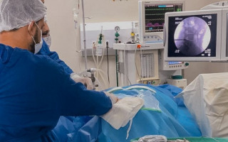 O médico responsável pelos procedimentos foi o ortopedista e traumatologista Danilo Mourão Ribeiro. 