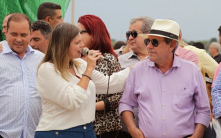 Governadora em exercício, Claudia Lelis, participa de inauguração da Via Lago.