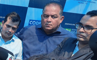 Eduardo Gomes esteve presente na solenidade de entrega de máquinas a municípios tocantinenses na Codevasf.