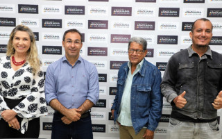 O reajuste foi divulgado durante reunião entre o prefeito, a secretária da Administração do Município, Rejane Mourão e representantes do SISEPAR 