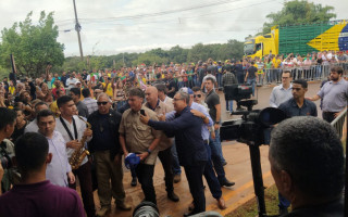 Bolsonaro sendo recepcionado por apoiadores em Araguaína 