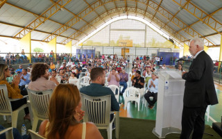 Entrega de títulos definitivos de propriedade aconteceu nesta segunda-feira (28/3).