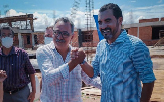 Delegado Rérisson acompanha governador durante visita as obras do HGA. 