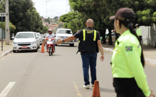 Para garantir mais fluidez, outra mudança ocorre nos semáforos dos sentidos opostos da via, que abrem ao mesmo tempo.