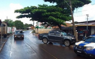 Caminhonete colidiu em um poste no Setor Araguaína Sul.